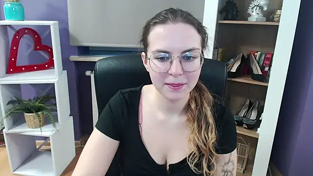 Snapshot of Zoey_Erotic chatting on 03/06/25, 05:24 Zoey Erotic online show from 03/06/25, 05:24