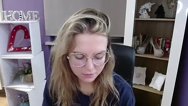 Zoey Erotic online show from 11/07/25, 05:34