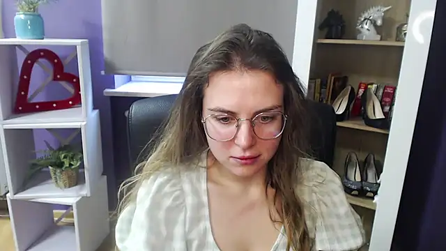 Snapshot of Zoey_Erotic chatting on 02/18/25, 08:38 Zoey Erotic online show from 02/18/25, 08:38
