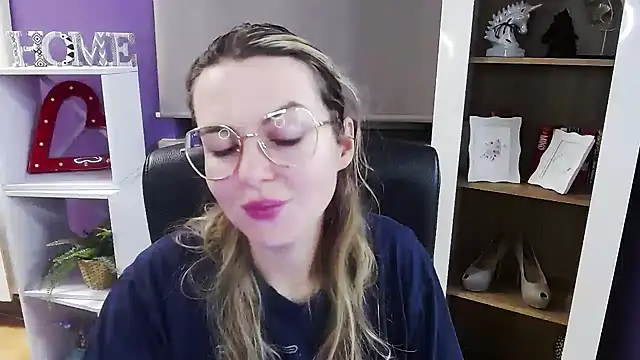 Zoey Erotic online show from 12/17/25, 06:18