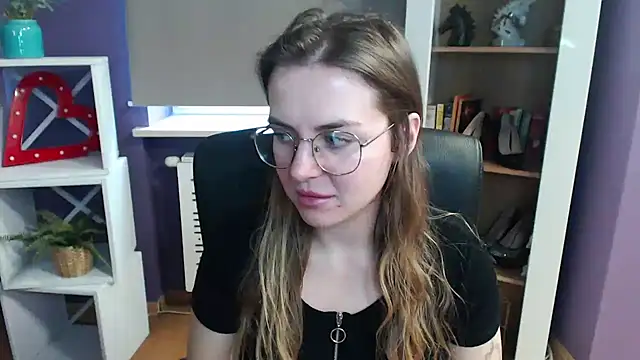 Snapshot of Zoey_Erotic chatting on 02/21/25, 10:50 Zoey Erotic online show from 02/21/25, 10:50