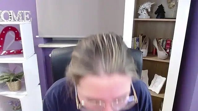 Zoey Erotic online show from 11/18/25, 05:33