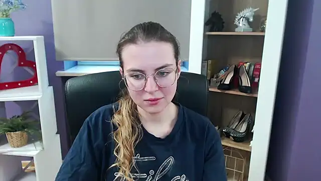 Snapshot of Zoey_Erotic chatting on 02/26/25, 08:39 Zoey Erotic online show from 02/26/25, 08:39