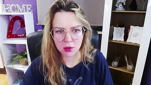 Zoey Erotic online show from 12/18/25, 05:34