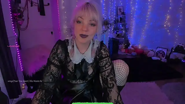 AliceW0lf online show from 11/08/25, 06:33