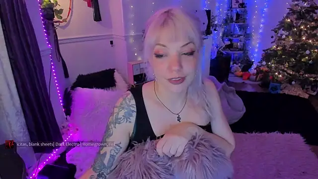 Snapshot of AliceW0lf chatting on 01/12/26, 06:58 AliceW0lf online show from 01/12/26, 06:58