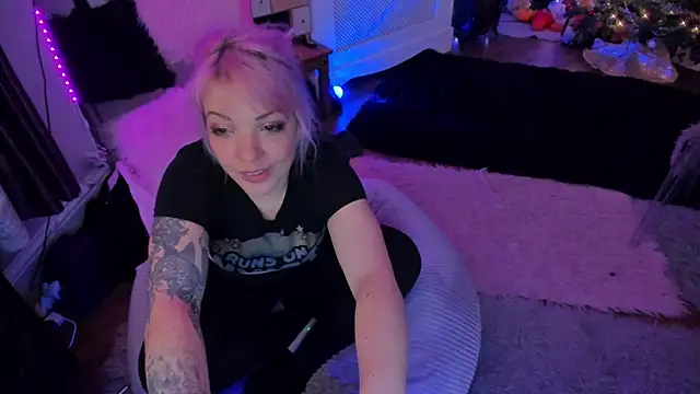 AliceW0lf online show from 12/16/25, 09:19