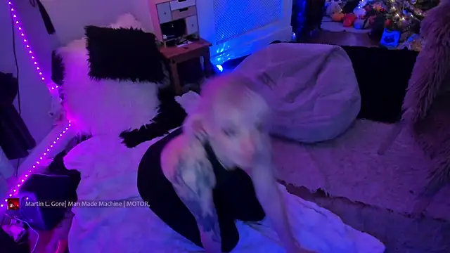 Snapshot of AliceW0lf chatting on 01/10/26, 06:03 AliceW0lf online show from 01/10/26, 06:03