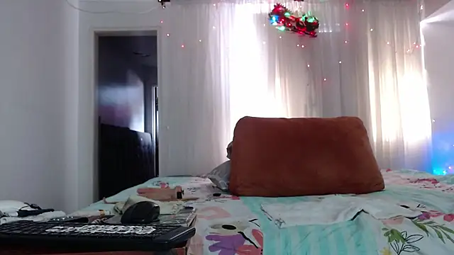 linapalacios online show from 12/15/25, 08:03