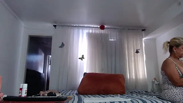 linapalacios online show from 01/17/26, 05:38