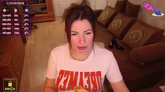 Snapshot of LauraClarck chatting on 02/10/25, 05:47 LauraClarck online show from 02/10/25, 05:47