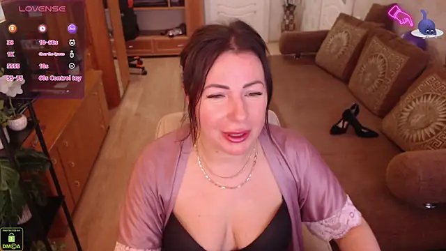 LauraClarck online show from 04/12/26, 05:11