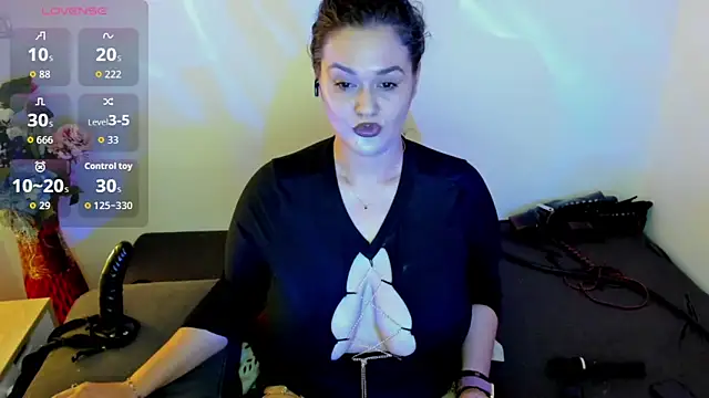 Snapshot of Laura_sinner chatting on 06/18/26, 04:23 Laura sinner online show from 06/18/26, 04:23