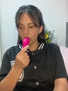 Snapshot of Kataliina chatting on 03/19/25, 03:52 Kataliina online show from 03/19/25, 03:52