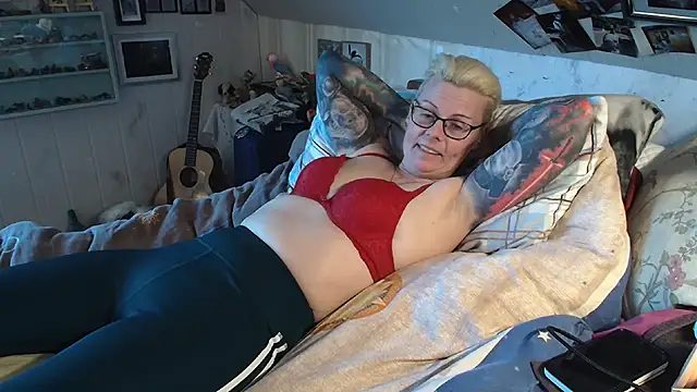 Snapshot of MaryG chatting on 02/08/25, 02:49 MaryG online show from 02/08/25, 02:49