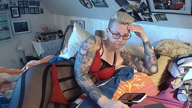 Snapshot of MaryG chatting on 03/03/25, 02:06 MaryG online show from 03/03/25, 02:06