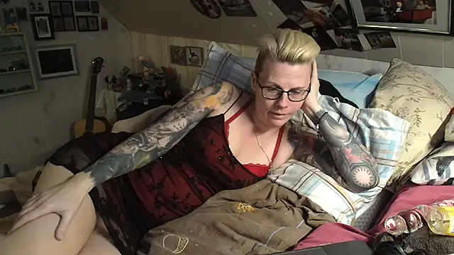 Snapshot of MaryG chatting on 01/30/25, 05:17 MaryG online show from 01/30/25, 05:17