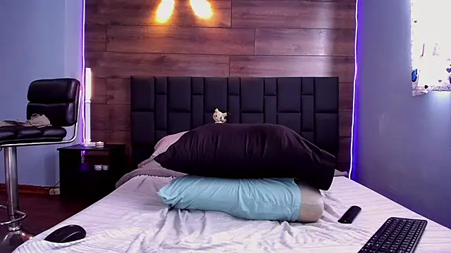 Snapshot of anthonylatynxd chatting on 11/16/25, 07:07 anthonylatynxd online show from 11/16/25, 07:07