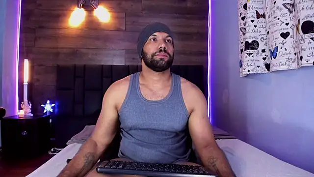 Snapshot of anthonylatynxd chatting on 12/14/25, 12:06 anthonylatynxd online show from 12/14/25, 12:06