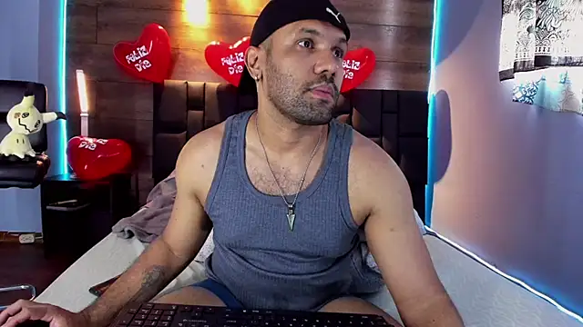 Snapshot of anthonylatynxd chatting on 02/14/25, 08:15 anthonylatynxd online show from 02/14/25, 08:15