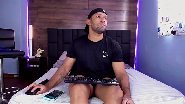 Snapshot of anthonylatynxd chatting on 11/15/25, 06:34 anthonylatynxd online show from 11/15/25, 06:34