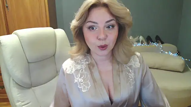 Cute sun online show from 10/12/25, 09:43
