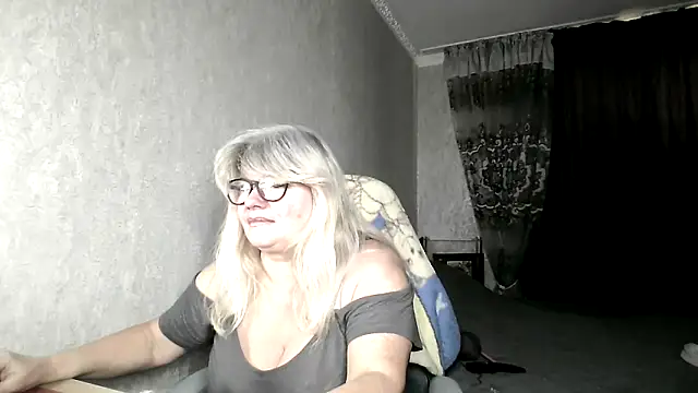 Snapshot of Diana_49 chatting on 12/16/25, 06:50 Diana 49 online show from 12/16/25, 06:50