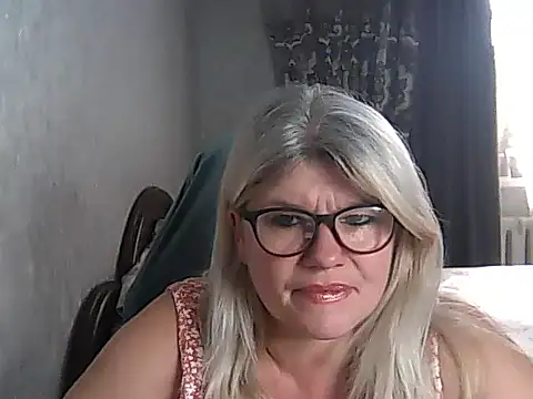 Snapshot of Diana_49 chatting on 09/13/25, 12:16 Diana 49 online show from 09/13/25, 12:16