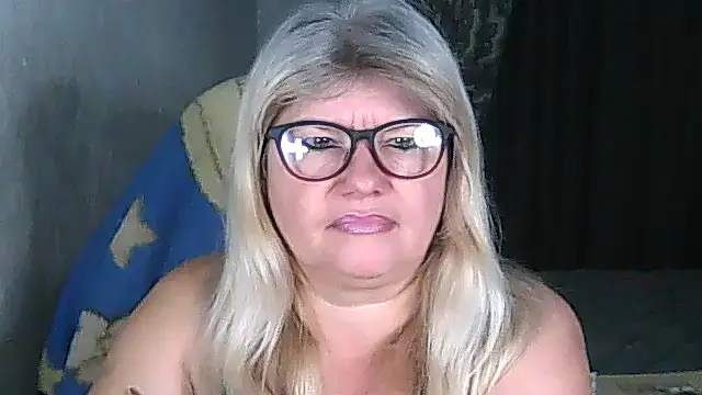 Snapshot of Diana_49 chatting on 11/04/25, 08:40 Diana 49 online show from 11/04/25, 08:40