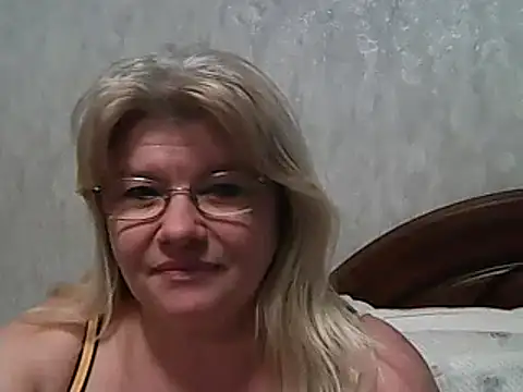 Snapshot of Diana_49 chatting on 03/04/25, 05:24 Diana 49 online show from 03/04/25, 05:24