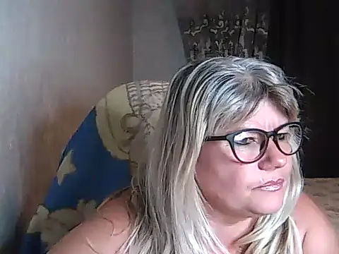 Snapshot of Diana_49 chatting on 09/27/25, 05:52 Diana 49 online show from 09/27/25, 05:52