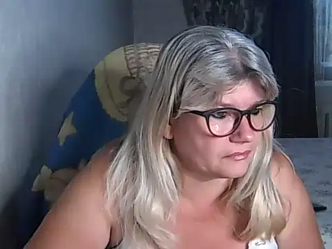 Snapshot of Diana_49 chatting on 09/27/25, 05:02 Diana 49 online show from 09/27/25, 05:02