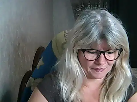 Snapshot of Diana_49 chatting on 09/29/25, 08:32 Diana 49 online show from 09/29/25, 08:32