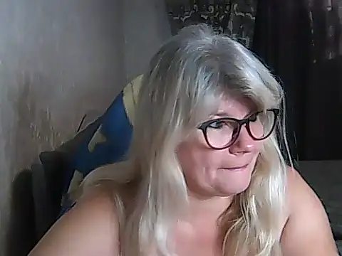 Snapshot of Diana_49 chatting on 10/18/25, 09:22 Diana 49 online show from 10/18/25, 09:22