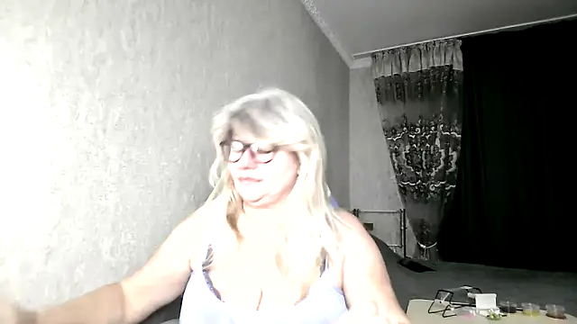 Snapshot of Diana_49 chatting on 12/05/25, 12:32 Diana 49 online show from 12/05/25, 12:32