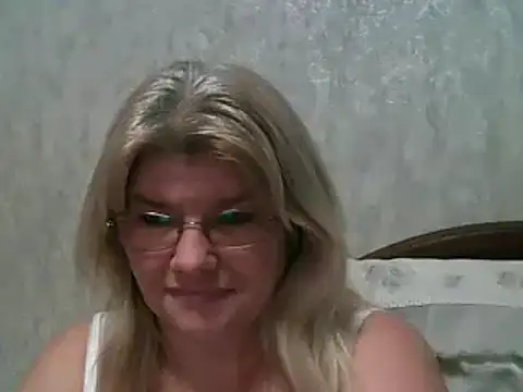 Snapshot of Diana_49 chatting on 03/05/25, 07:49 Diana 49 online show from 03/05/25, 07:49