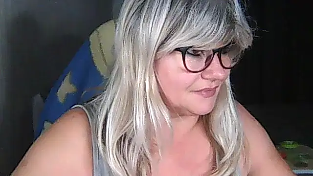 Snapshot of Diana_49 chatting on 11/15/25, 06:06 Diana 49 online show from 11/15/25, 06:06