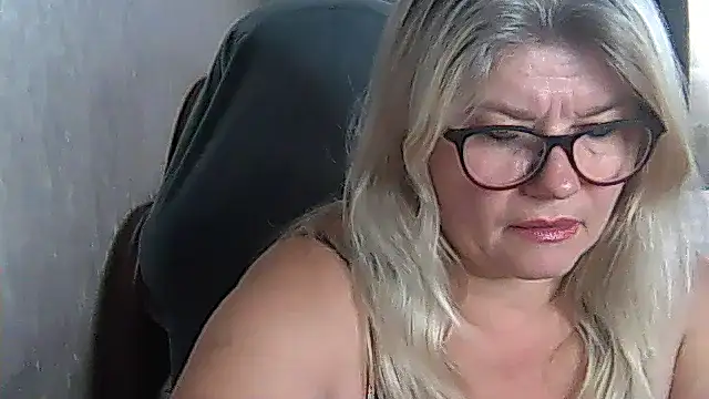Snapshot of Diana_49 chatting on 09/15/25, 09:21 Diana 49 online show from 09/15/25, 09:21