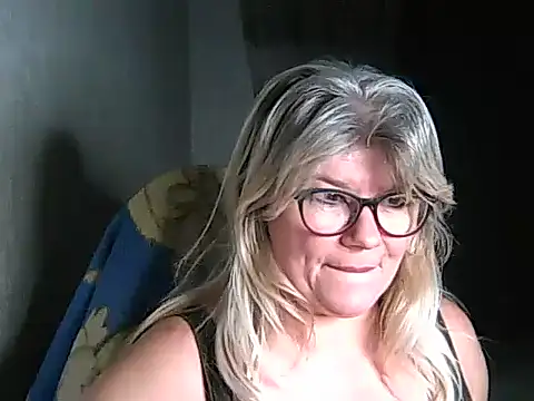 Snapshot of Diana_49 chatting on 12/03/25, 06:36 Diana 49 online show from 12/03/25, 06:36