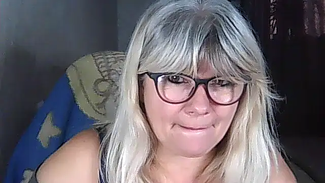 Snapshot of Diana_49 chatting on 10/31/25, 09:50 Diana 49 online show from 10/31/25, 09:50