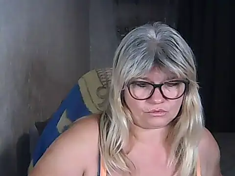 Snapshot of Diana_49 chatting on 11/05/25, 05:27 Diana 49 online show from 11/05/25, 05:27