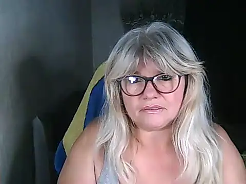 Snapshot of Diana_49 chatting on 11/20/25, 10:42 Diana 49 online show from 11/20/25, 10:42