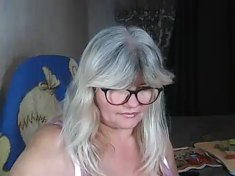 Snapshot of Diana_49 chatting on 11/18/25, 05:49 Diana 49 online show from 11/18/25, 05:49