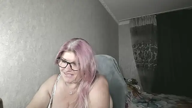 Snapshot of Diana_49 chatting on 07/13/26, 12:43 Diana 49 online show from 07/13/26, 12:43