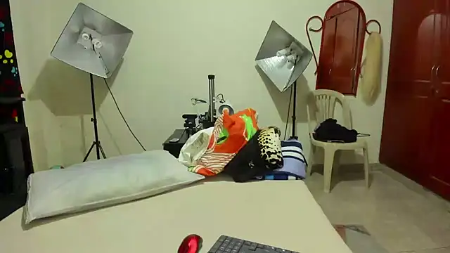 Snapshot of ashley_rossez7 chatting on 12/03/24, 12:08 ashley rossez7 online show from 12/03/24, 12:08