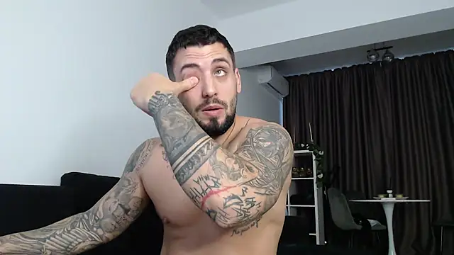 Snapshot of _DylanGreen chatting on 10/24/25, 08:24 DylanGreen online show from 10/24/25, 08:24