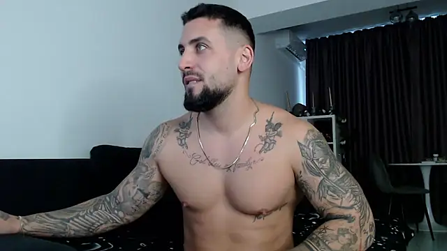 Snapshot of _DylanGreen chatting on 10/02/25, 08:07 DylanGreen online show from 10/02/25, 08:07