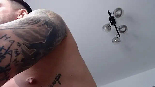 Snapshot of _DylanGreen chatting on 03/12/25, 09:12 DylanGreen online show from 03/12/25, 09:12