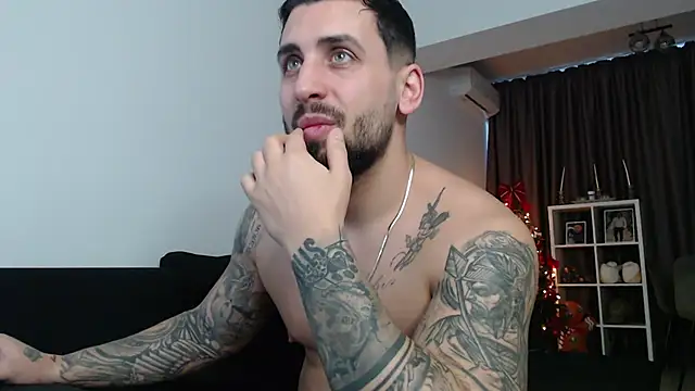 Snapshot of _DylanGreen chatting on 12/20/25, 07:55 DylanGreen online show from 12/20/25, 07:55