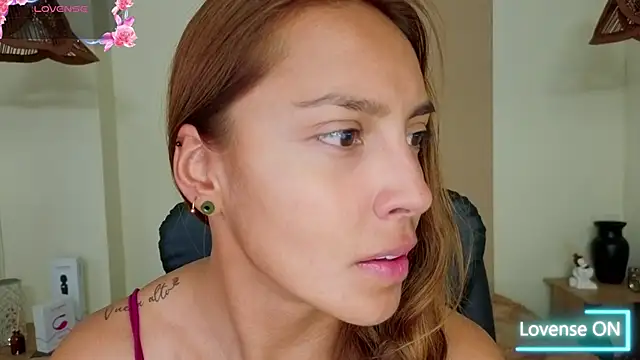 Snapshot of AnisiaFarina chatting on 10/21/25, 11:20 AnisiaFarina online show from 10/21/25, 11:20